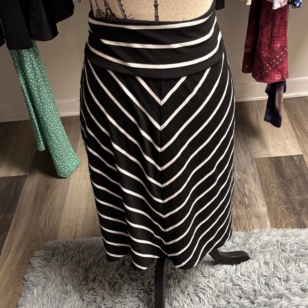 Y2k Black and White Striped Skirt